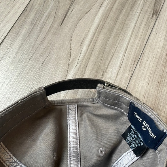 True religion adjustable fit curved brim cap - Picture 3 of 4